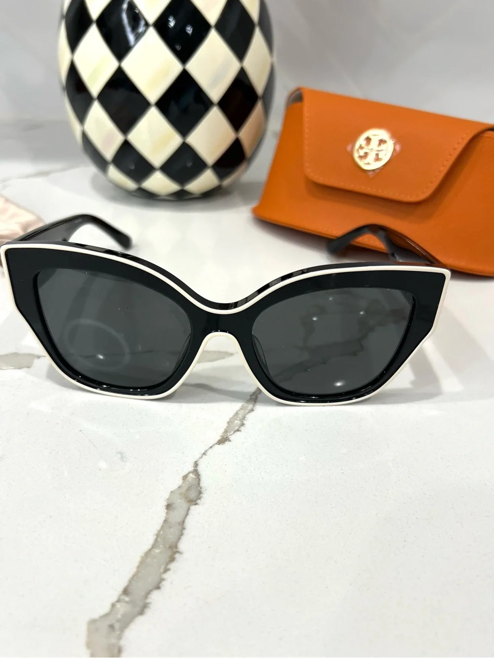 NWT MILLER OVERSIZED BUTTERFLY SUNGLASSES